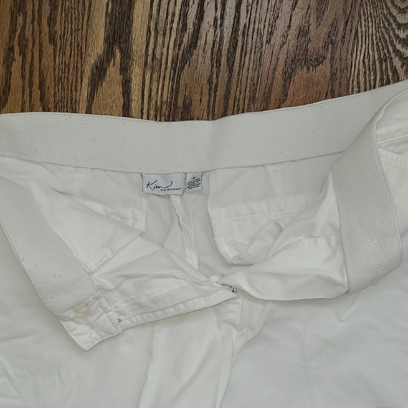 Kim Rogers White Capris - Picture 3 of 4